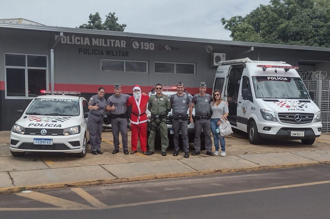 Foto 28 de 31 — Campanha Natal Solidário entrega 250 cestas básicas em Américo Brasiliense